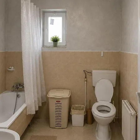 Gazde/Camere de închiriat Delfinariu *