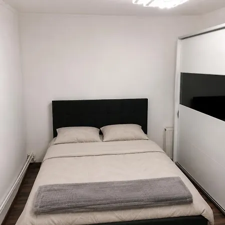 Delfinariu Gazde/Camere de închiriat *